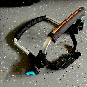 Thule urban glide universal car seat adapter